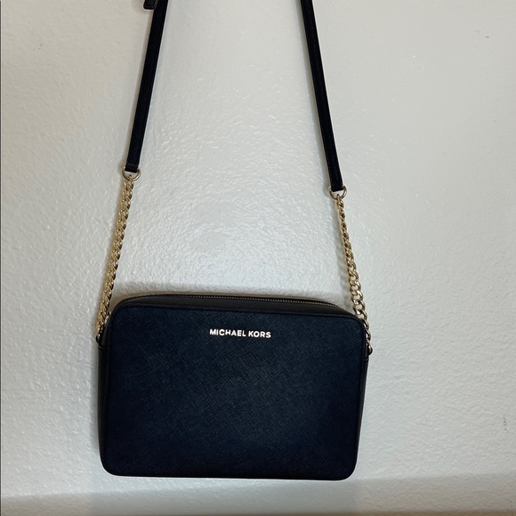 Michael Kors Elegant Black Crossbody Bag with Gold Accents - Picture 4 of 14